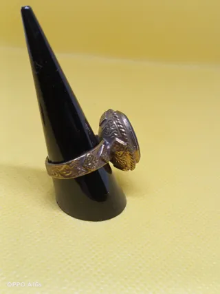 Anillo Intaglio Medieval Negro y Dorado