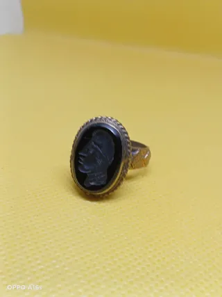 Anillo Intaglio Medieval Negro y Dorado