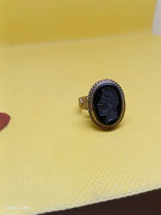 Anillo Intaglio Medieval Negro y Dorado