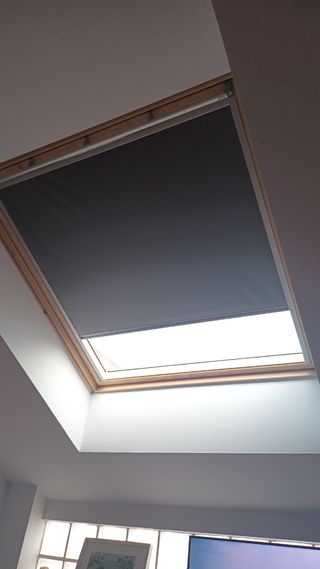 Estor Velux U08, puesto hace 2 años .