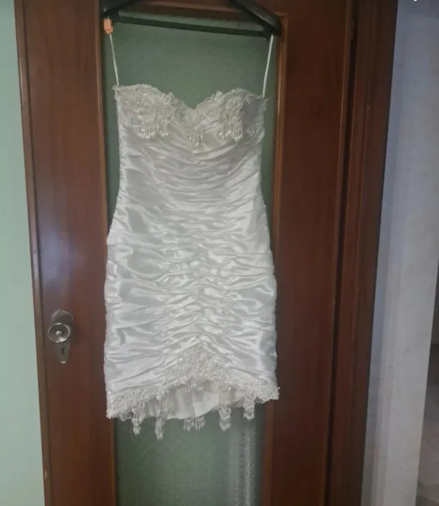 Abito da sposa corto con perline