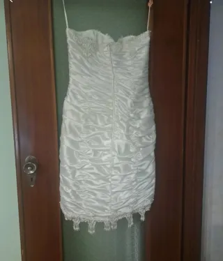 Abito da sposa corto con perline