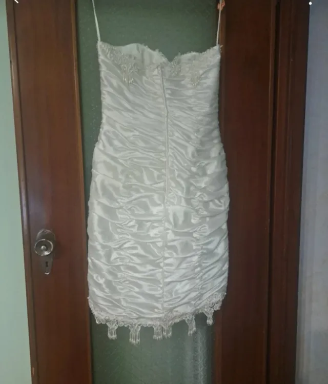 Abito da sposa corto con perline