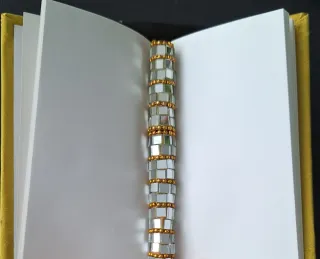 Agenda y bolígrafo de cristal