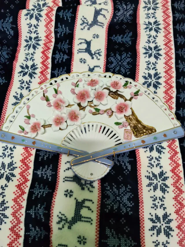 Abanico de cerámica con flores