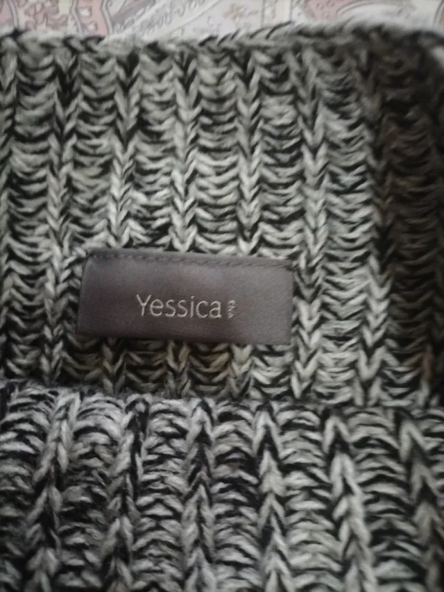 Jersey cuello alto negro y gris