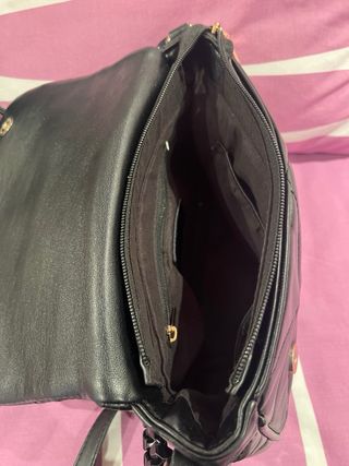 Bolso negro acolchado