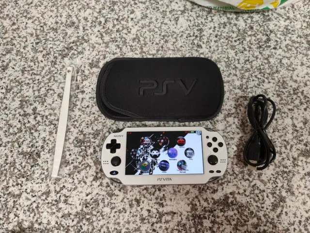 PS Vita Bianca OLED 128GB con schermo nuovo