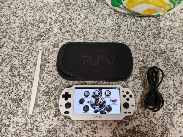PS Vita Bianca OLED 128GB con schermo nuovo