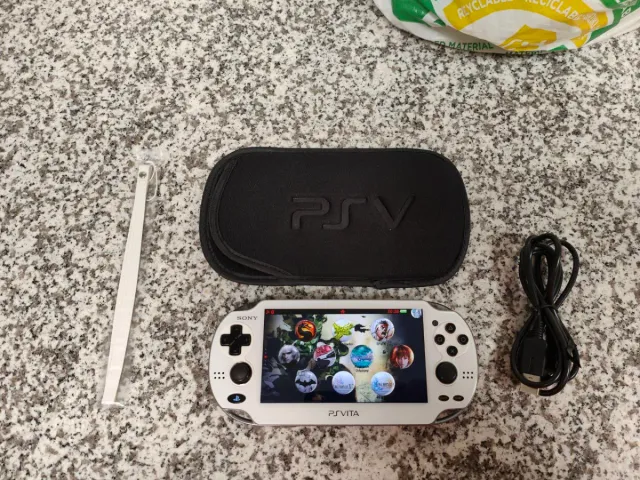 PS Vita Bianca OLED 128GB con schermo nuovo