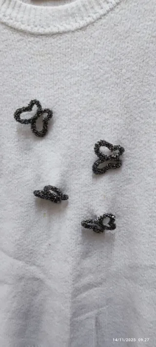 Maglione bianco girocollo con farfalle