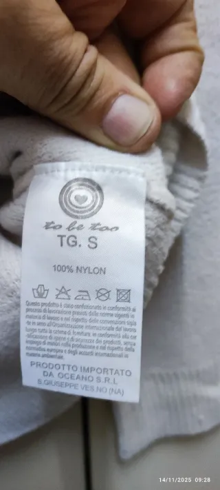 Maglione bianco girocollo con farfalle