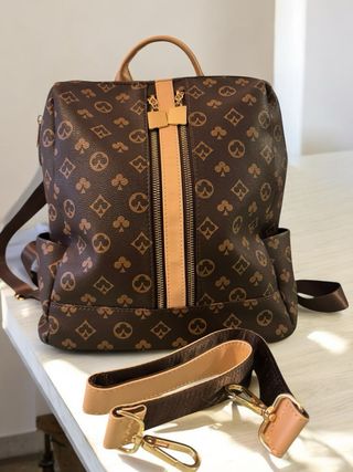 Zaino ecopelle marrone con dettagli oro