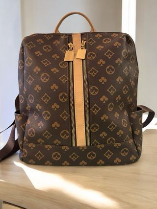 Zaino ecopelle marrone con dettagli oro