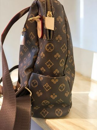 Zaino ecopelle marrone con dettagli oro