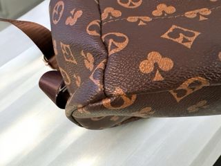 Zaino ecopelle marrone con dettagli oro