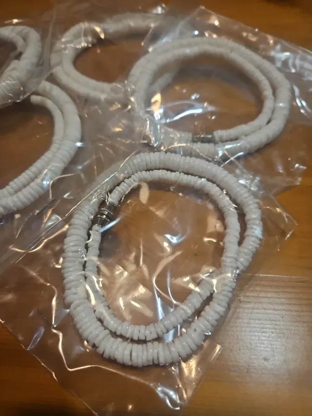 Collares blancos de coco (4 unidades)