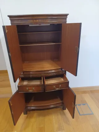 Mueble botellero antiguo de madera