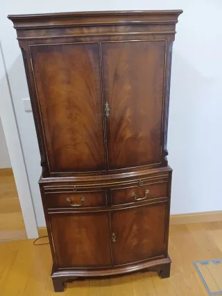 Mueble botellero antiguo de madera