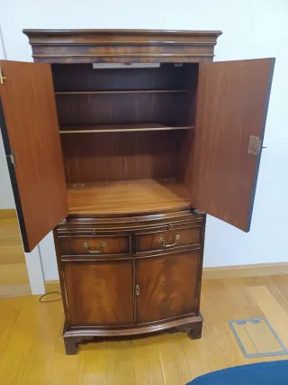 Mueble botellero antiguo de madera