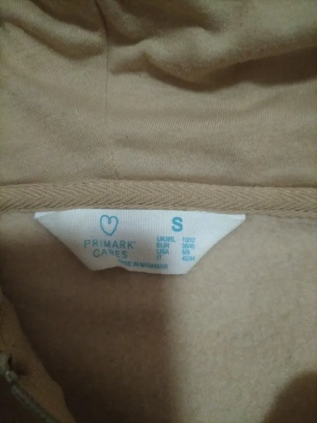 Sudadera con capucha beige