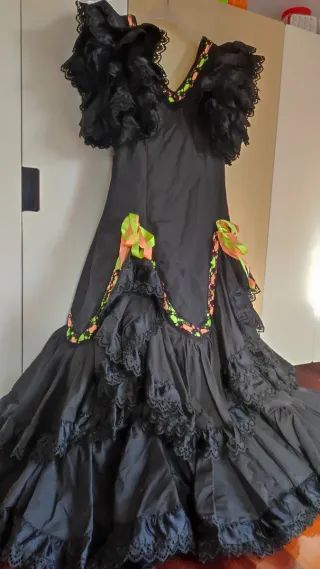 Traje Flamenca Negro Volantes