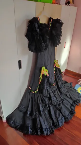 Traje Flamenca Negro Volantes
