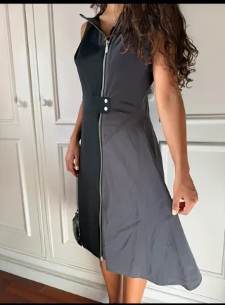 Vestido Karen Millen preto e cinzento assimétrico