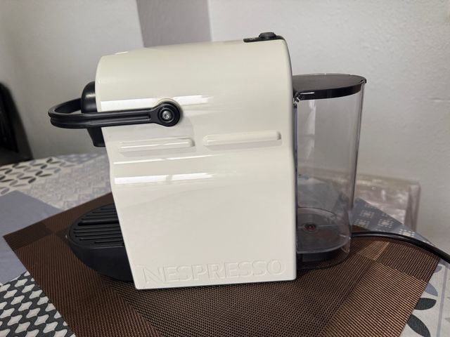 Cafetera Nespresso Blanca
