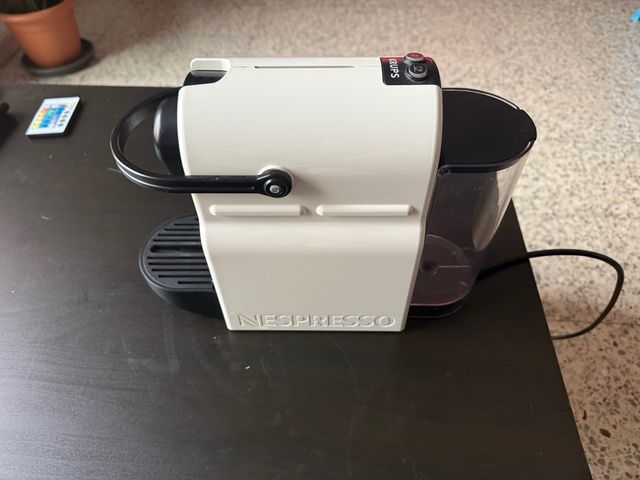Cafetera Nespresso Blanca