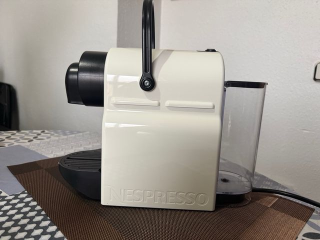 Cafetera Nespresso Blanca