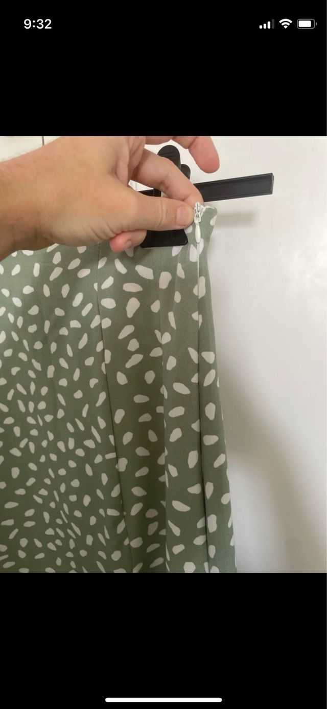 Falda midi verde con estampado blanco