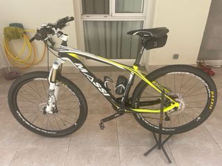 Bicicleta de Montaña Negra y Amarilla