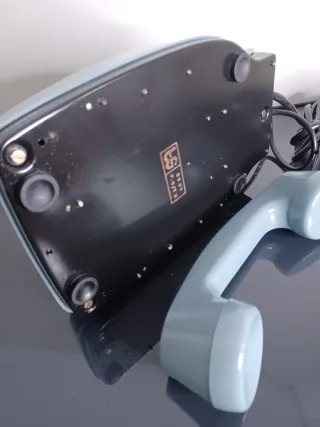 Teléfono Safnat Milano azul celeste (años 60-70)