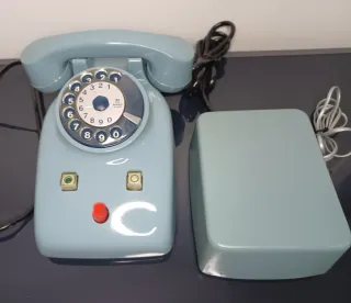 Teléfono Safnat Milano azul celeste (años 60-70)