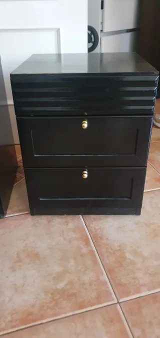 Cómoda y Mesitas Negras