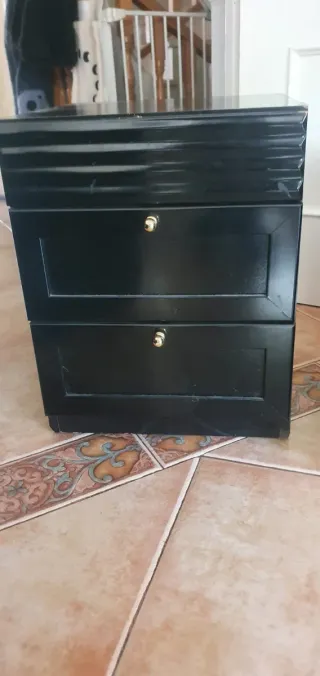 Cómoda y Mesitas Negras