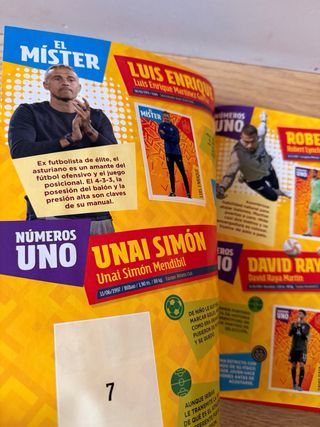 Álbum cromos La Roja + Cracks Mundiales