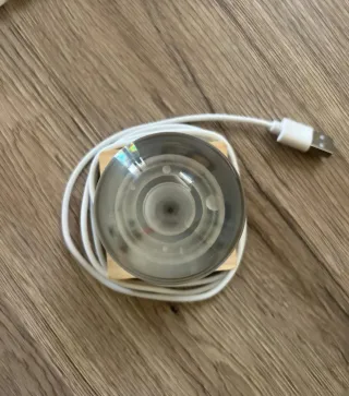 Sfera luminosa d'appoggio in vetro e legno