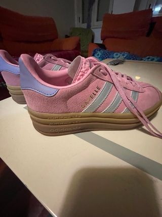 Zapatillas Adidas Gazelle rosas y moradas