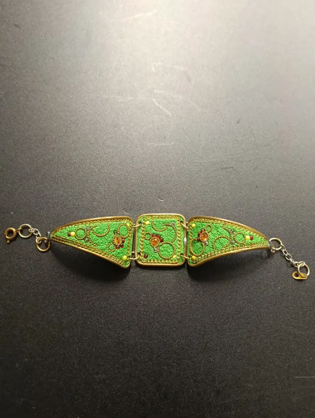 Pulsera esmaltada verde y dorada