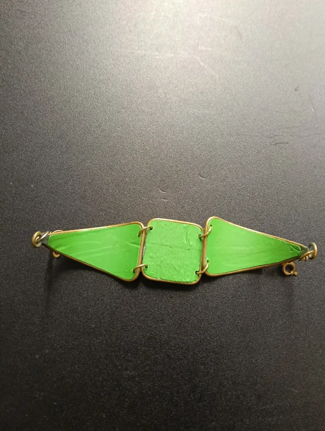 Pulsera esmaltada verde y dorada