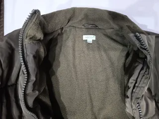 Chaqueta unisex acolchada verde oliva