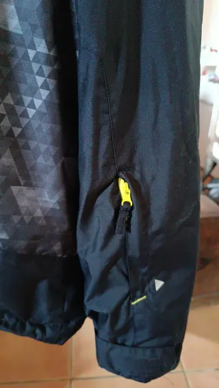 Parka Quechua Negra y Gris