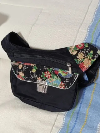 Riñonera Caomka Negra Estampada