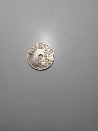 25 céntimos España 1937 con agujero