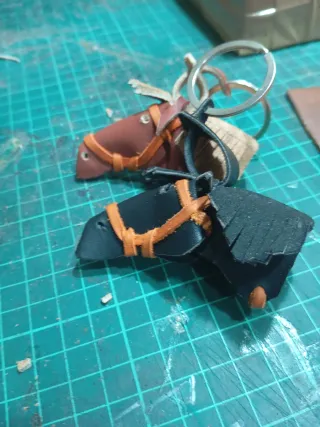 Llavero artesanal de cuero hecho a mano