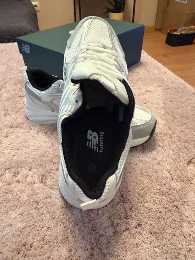 Zapatillas  Blancas y Grises