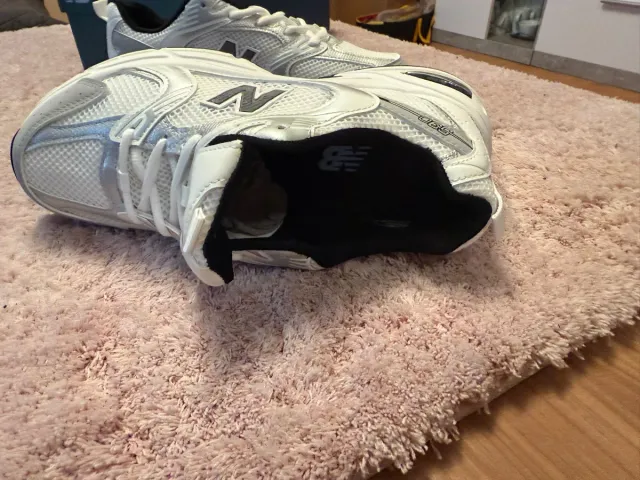 Zapatillas  Blancas y Grises