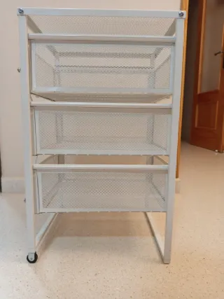 Estantería metálica blanca con 3 cestas